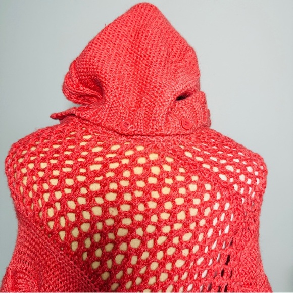 Romeo & Juliet Couture cable and open knit detachable hood poncho - Picture 5 of 6